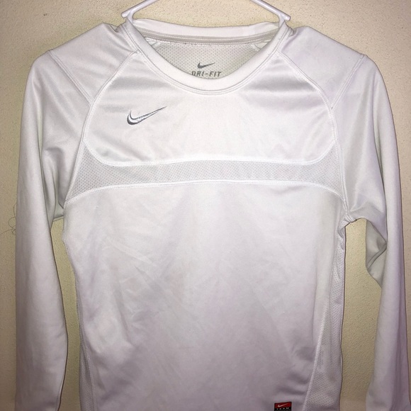 Women’s Dri-fit Nike Shirt - Picture 1 of 3